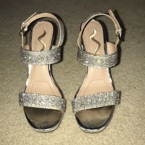 Sparkle wedges Size 8.5M - great condition